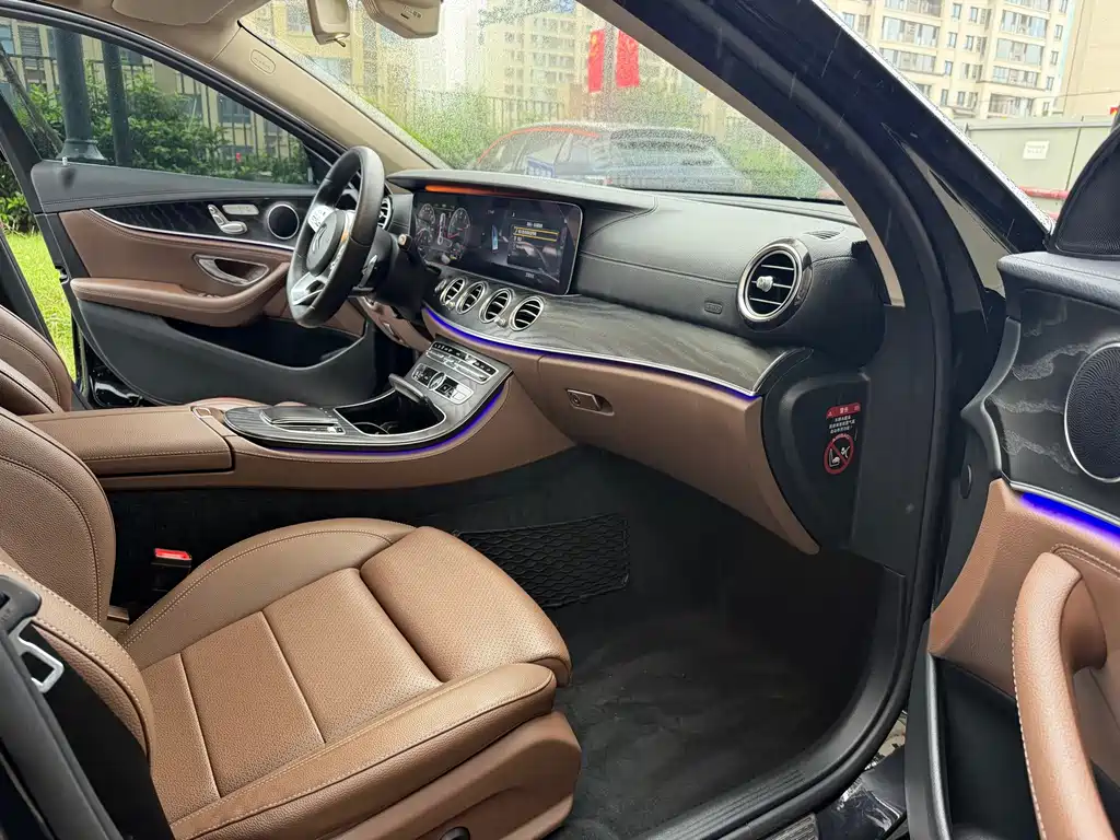 Mercedes-Benz E-Class — миниатюра 8