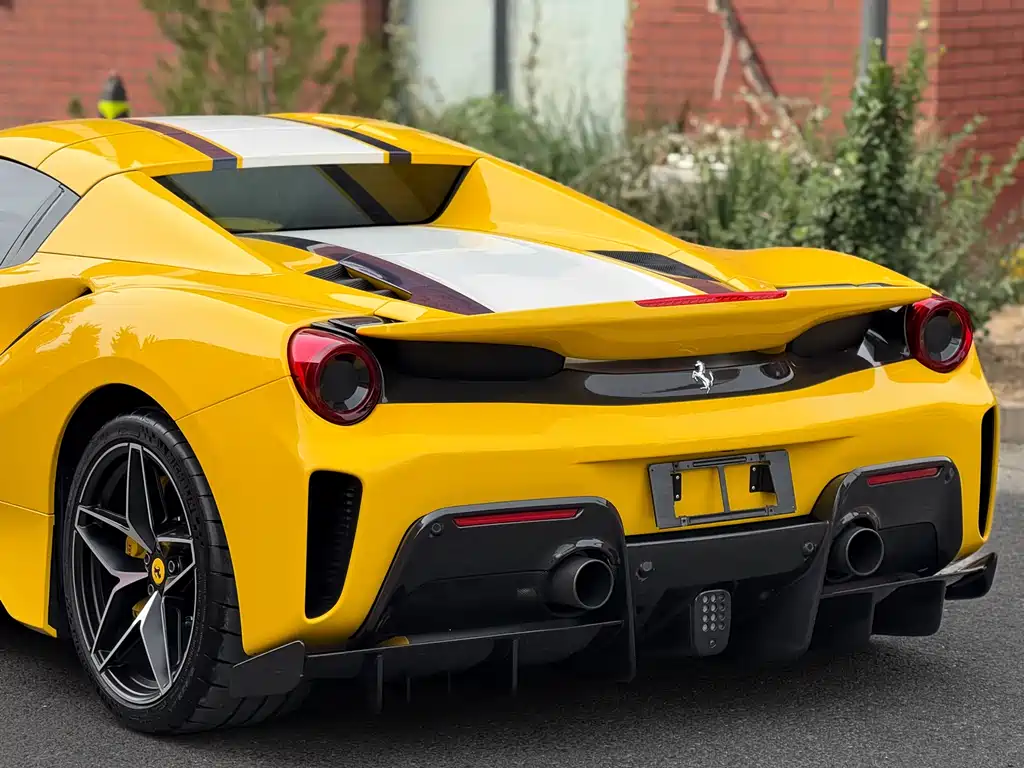 FERRARI 488