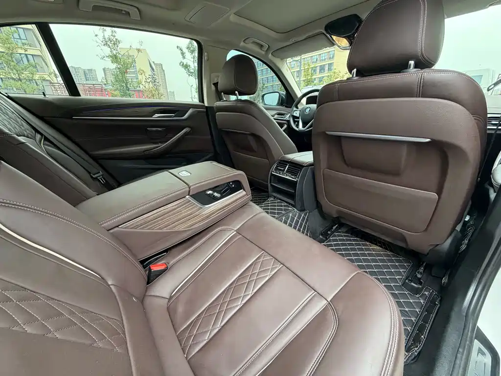 BMW 5 Series New Energy — миниатюра 9