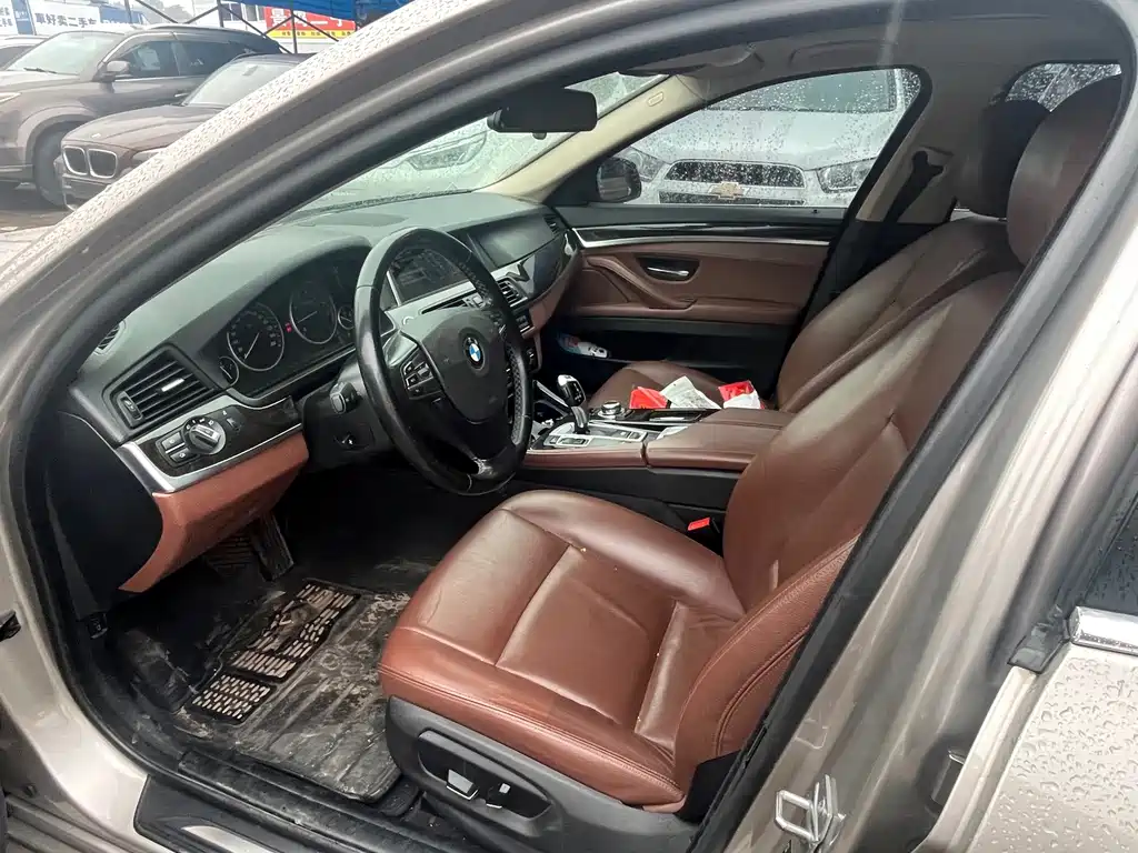 BMW 5 Series — миниатюра 10