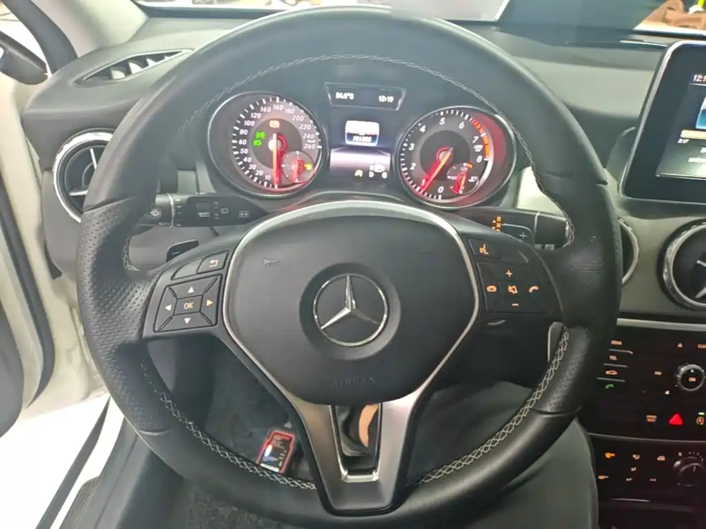 Mercedes-Benz GLA — миниатюра 11