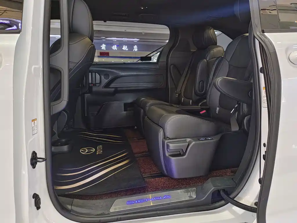 Toyota Sienna — миниатюра 12