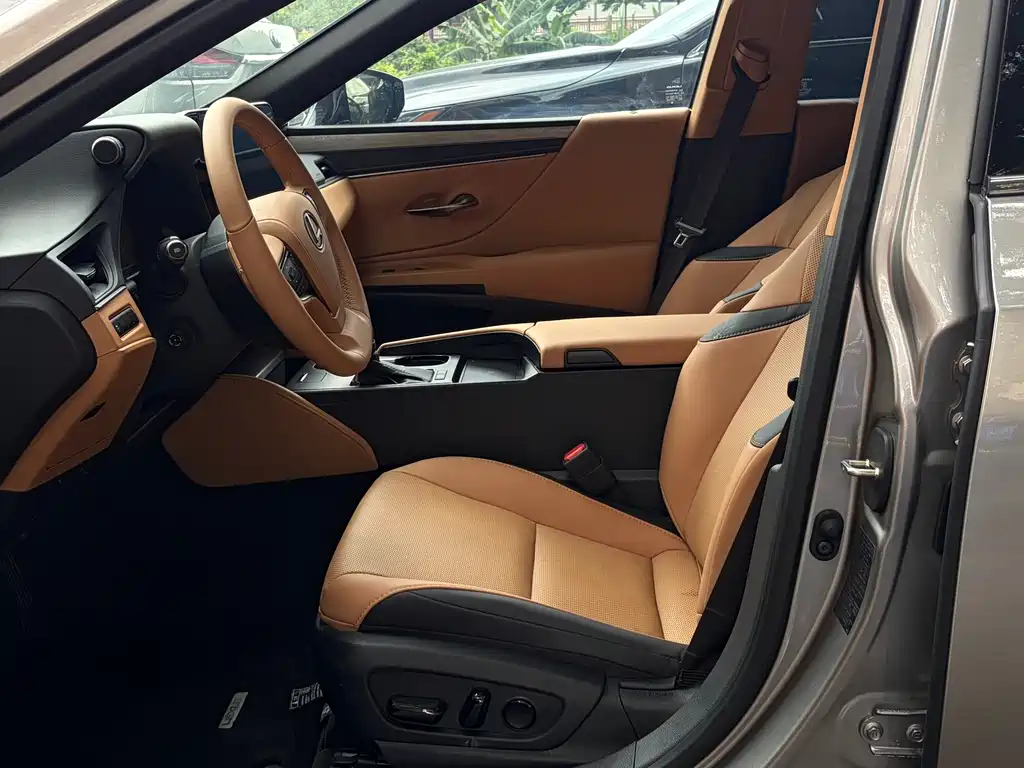 Lexus ES 2025 200 Premium