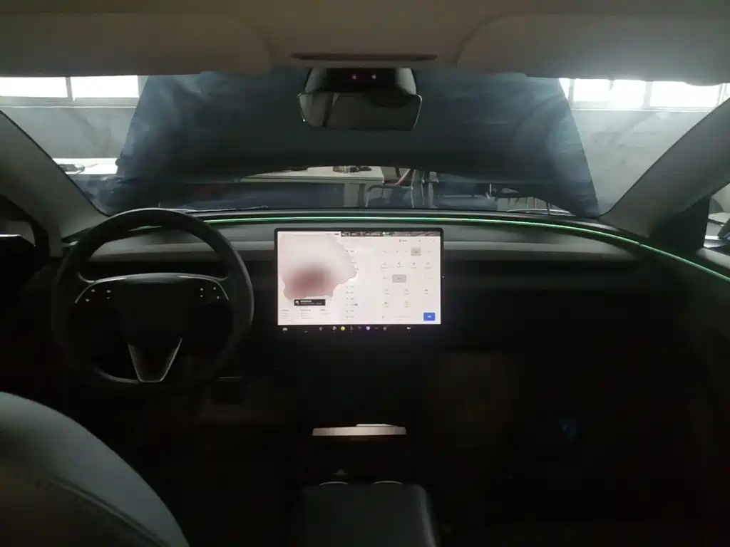 Tesla Model 3 — миниатюра 10