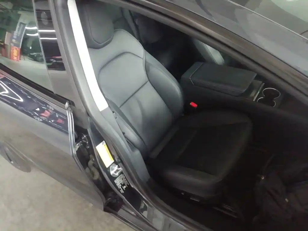 Tesla Model 3 — миниатюра 25