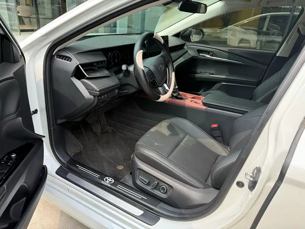Toyota Camry — миниатюра 3