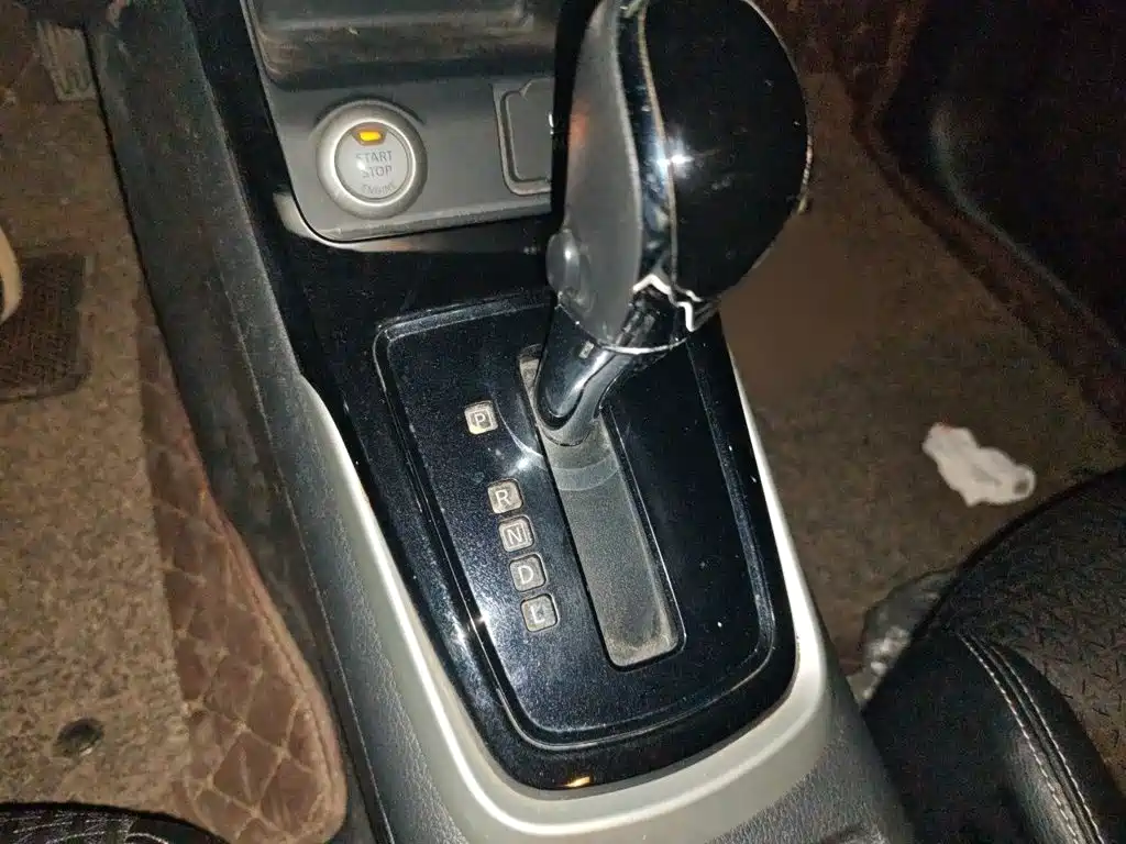 Nissan Tiida — миниатюра 7