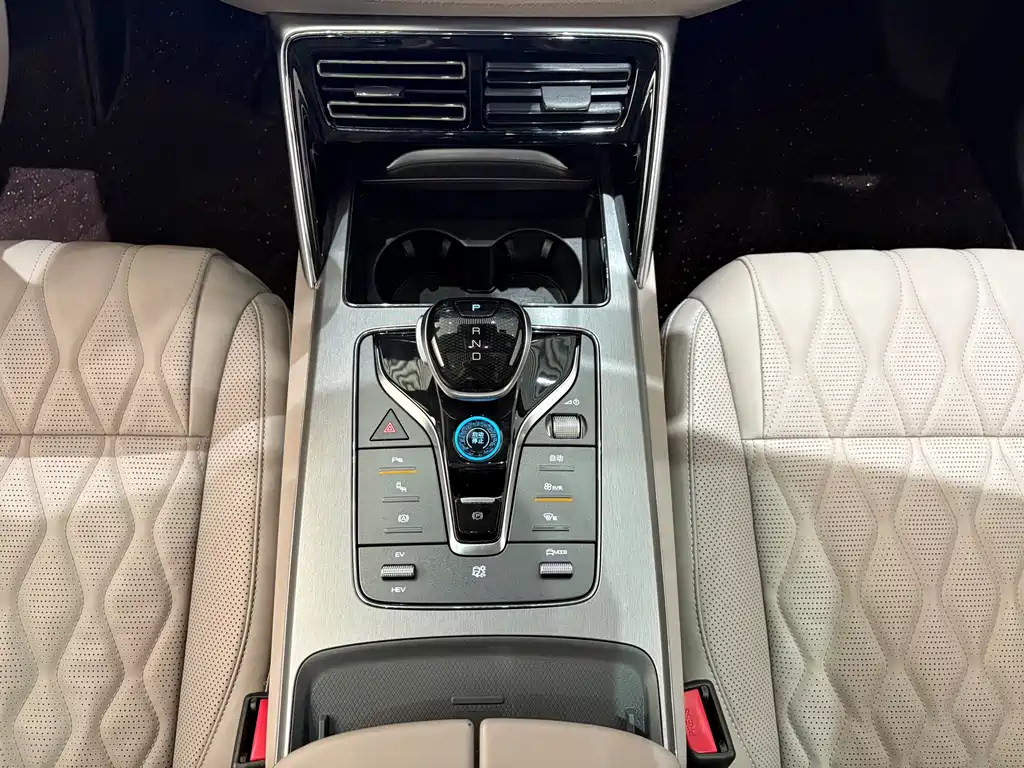 BYD Tang New Energy — миниатюра 17