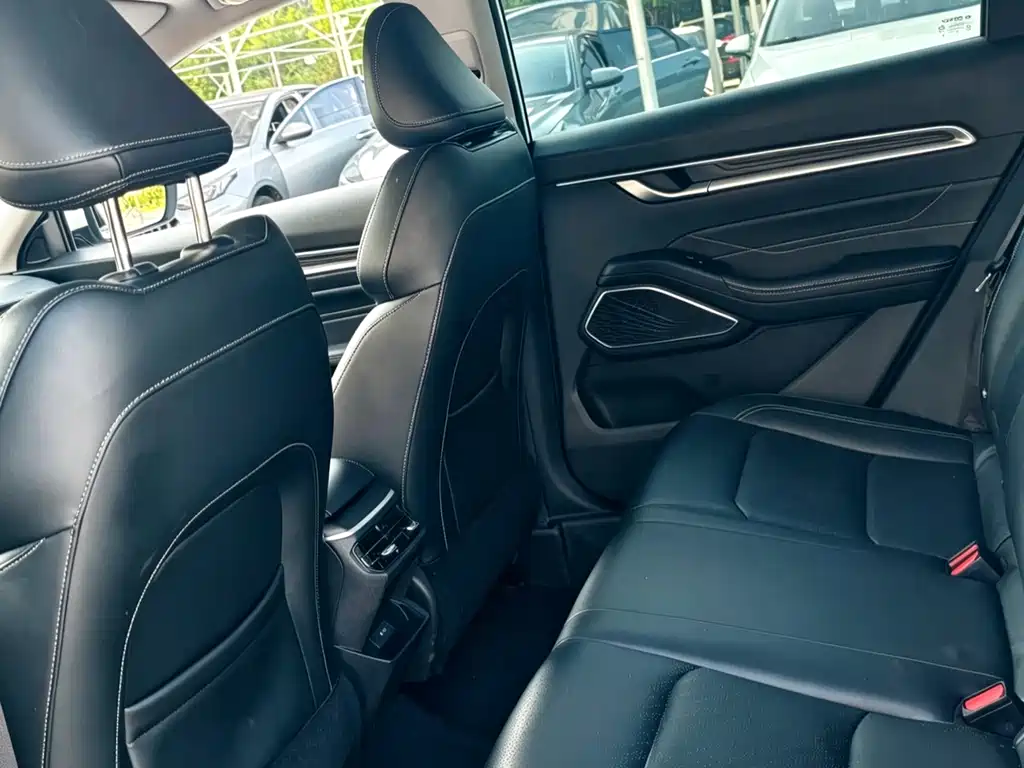 Geely Emgrand — миниатюра 7