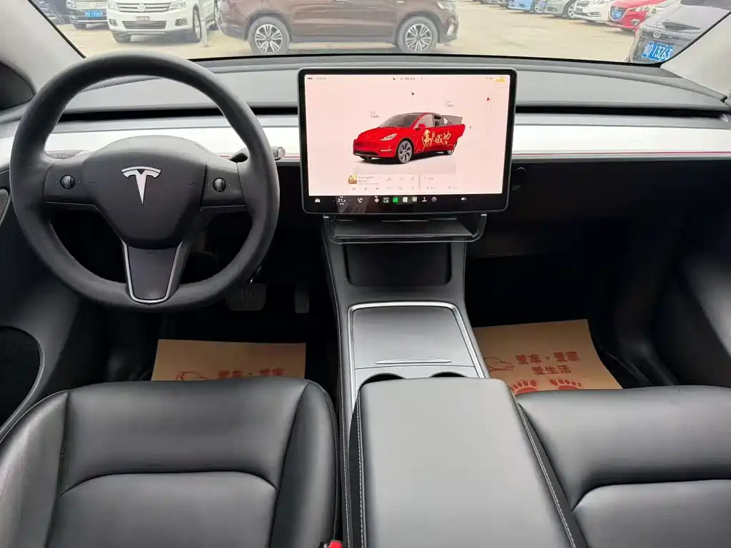 Tesla Model Y — миниатюра 5