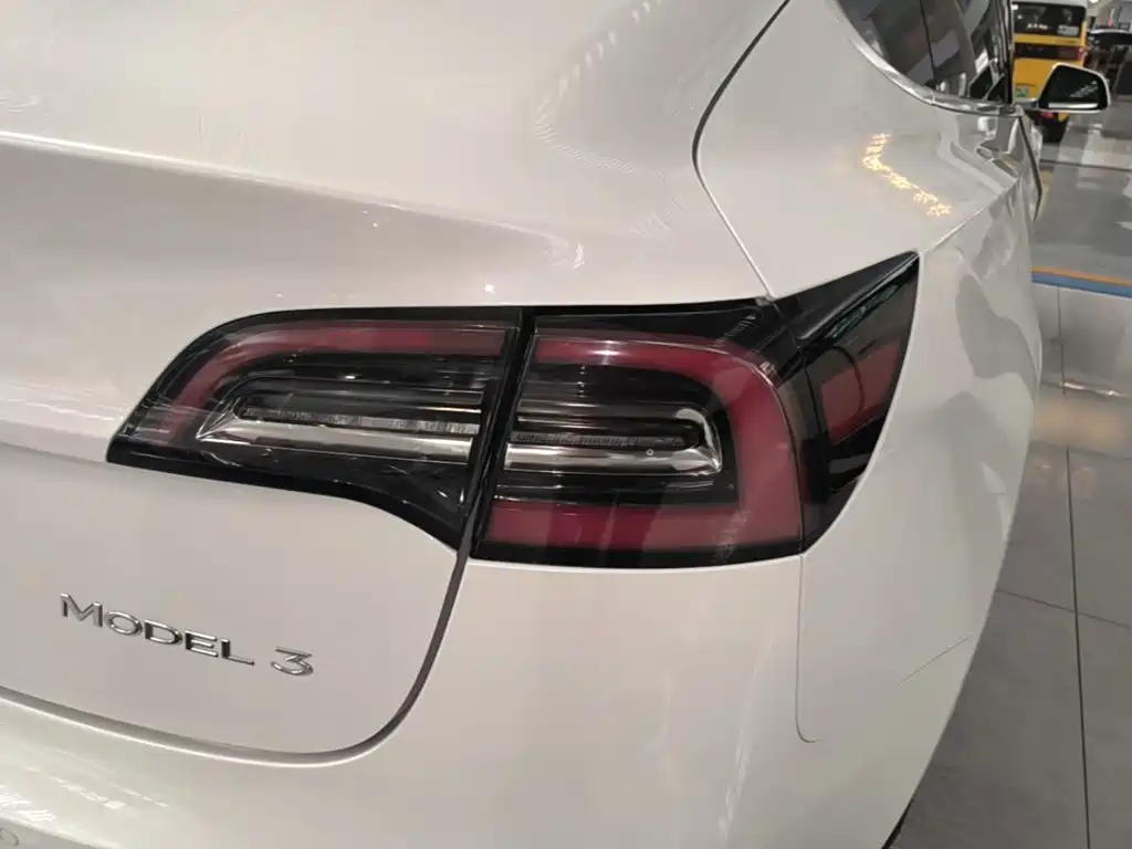 Tesla Model 3 — миниатюра 8