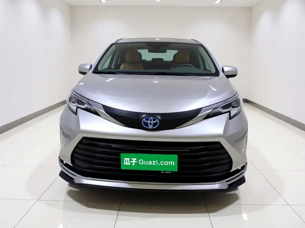 Toyota Sienna — миниатюра 2
