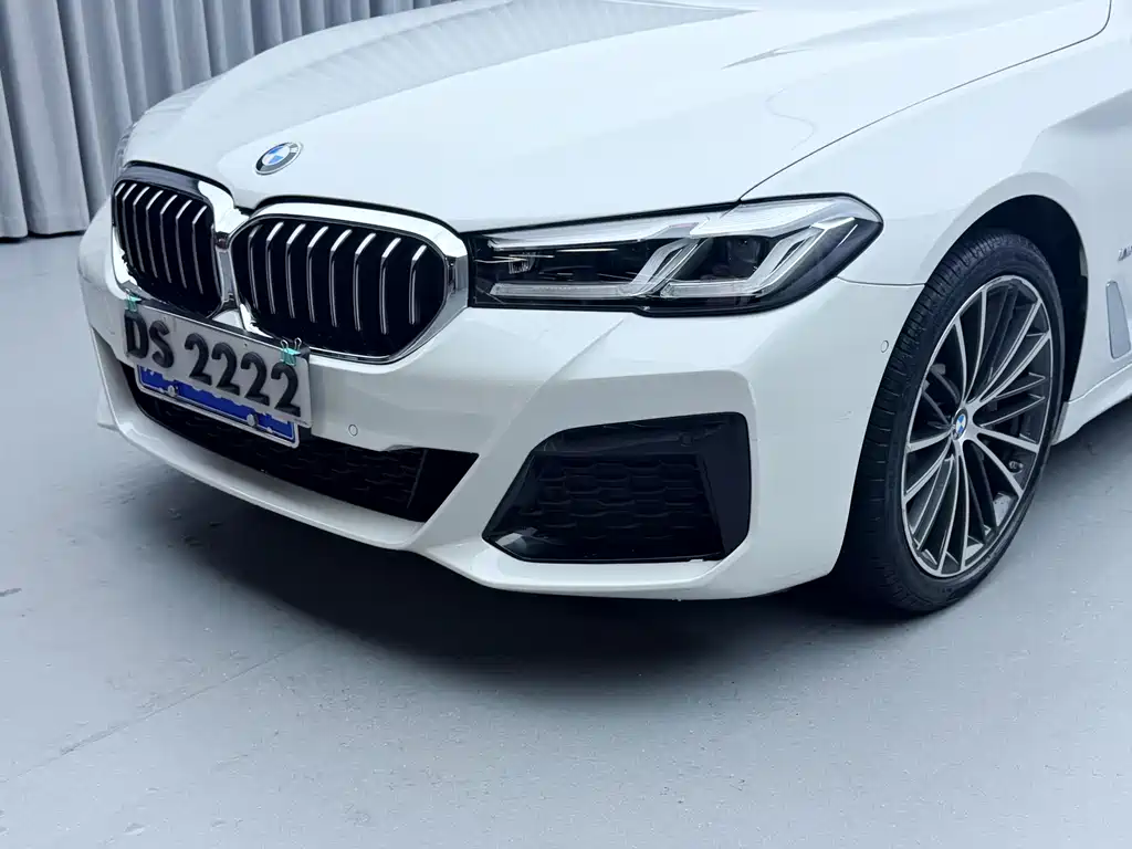 BMW 5 Series — миниатюра 7