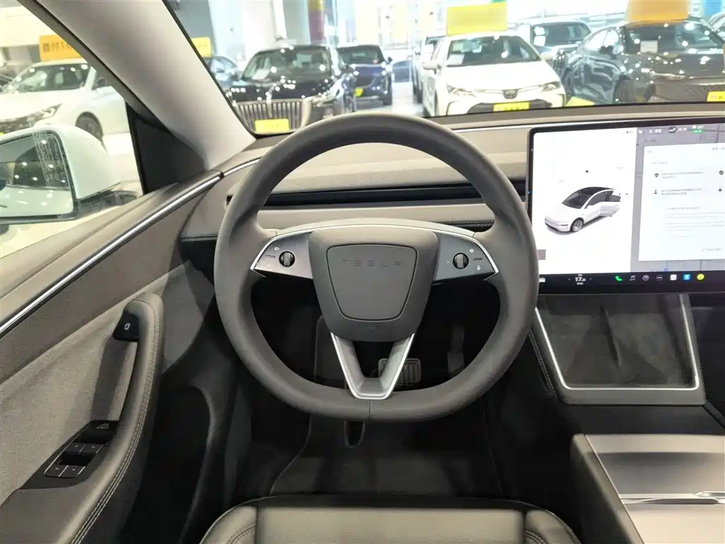 Tesla Model Y - фото 7