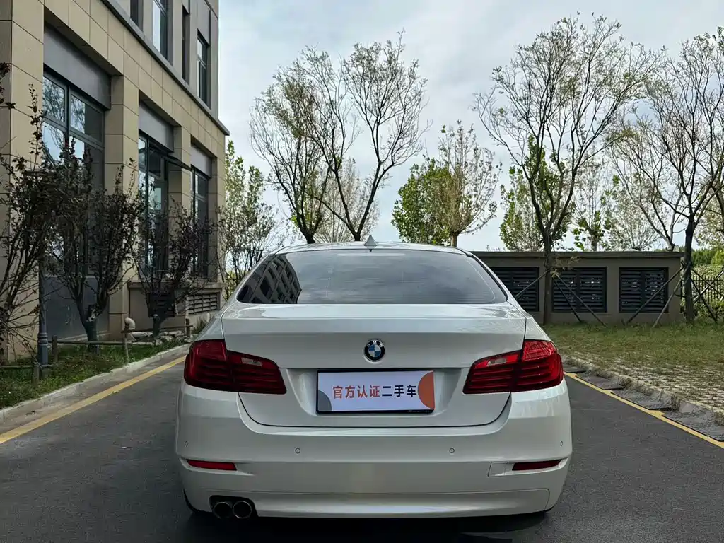 BMW 5 Series — миниатюра 8