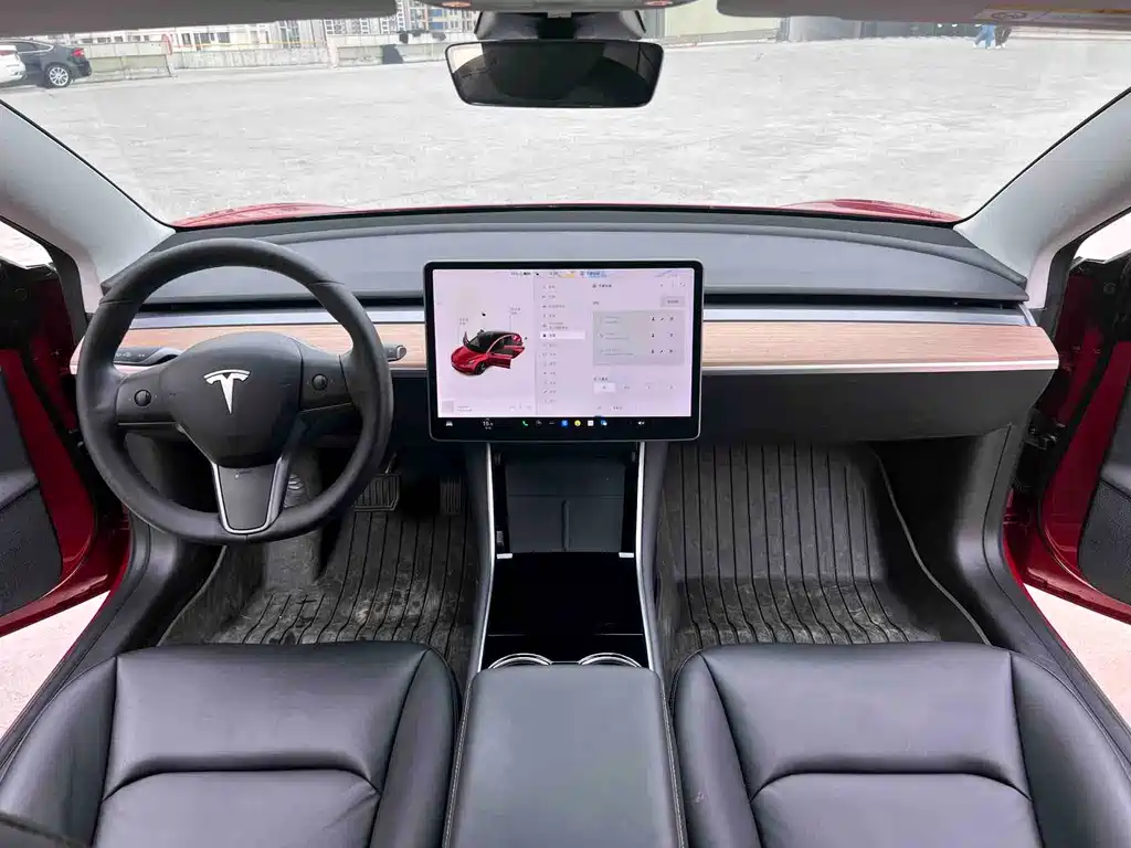 Tesla Model 3 — миниатюра 7