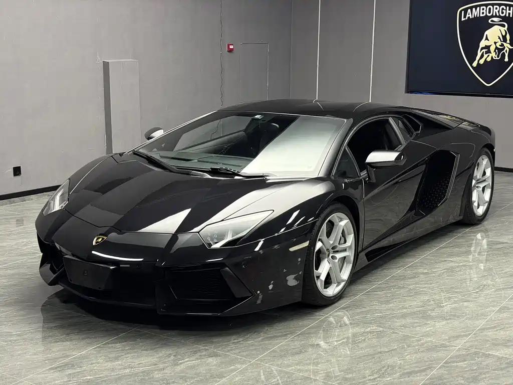 Lamborghini Aventador — миниатюра 6