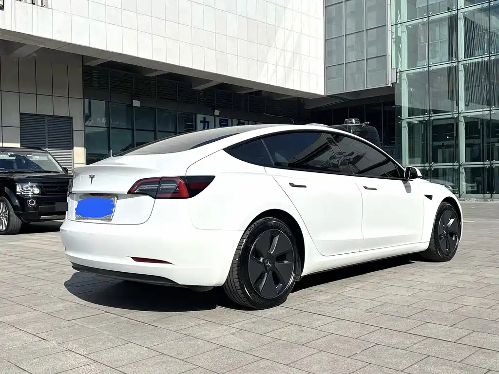 Tesla Model 3 — миниатюра 4
