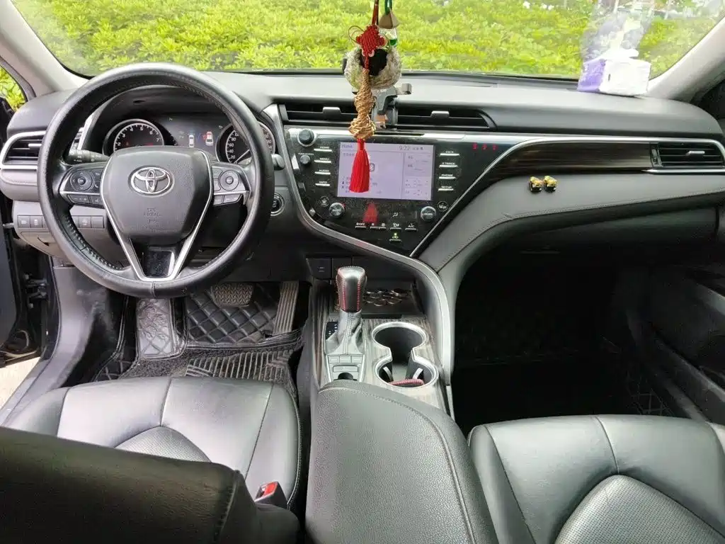 Toyota Camry — миниатюра 13