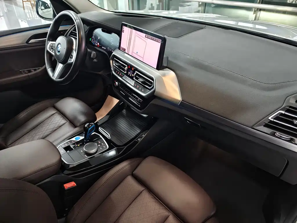 BMW iX3 — миниатюра 17