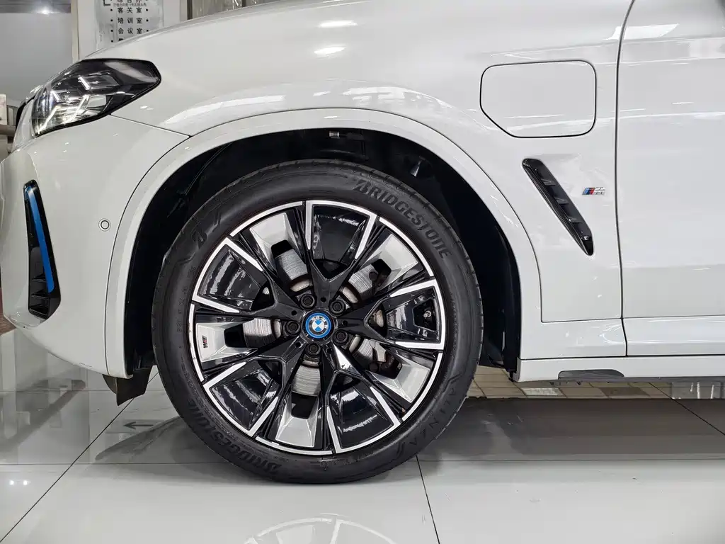 BMW iX3 — миниатюра 7