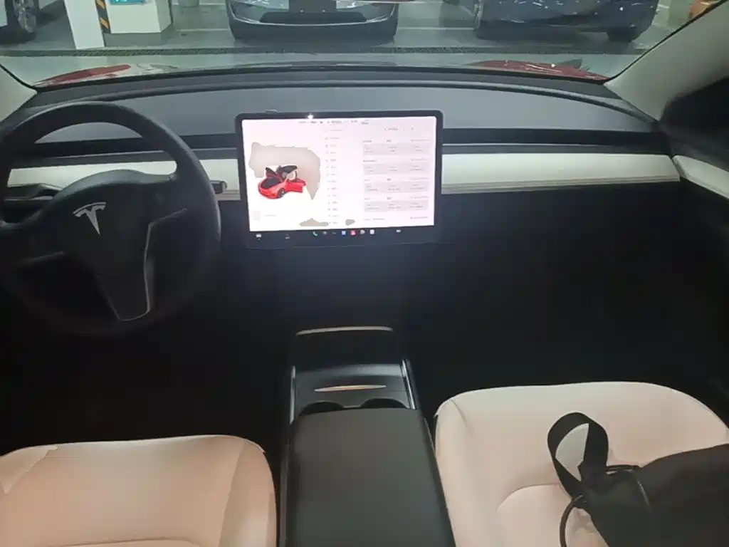 Tesla Model 3 — миниатюра 6