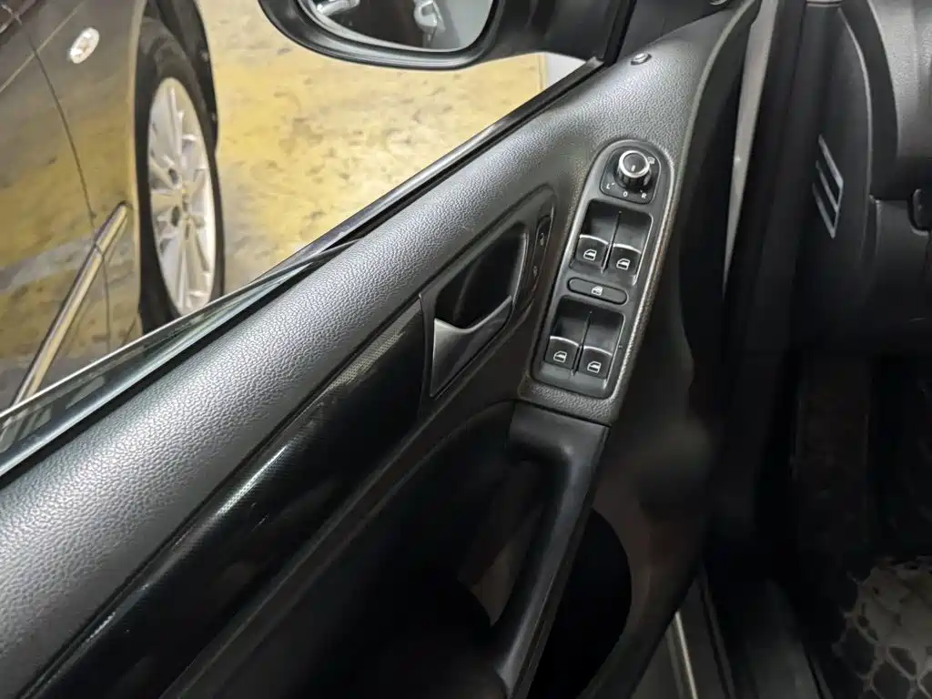 Volkswagen Golf — миниатюра 6