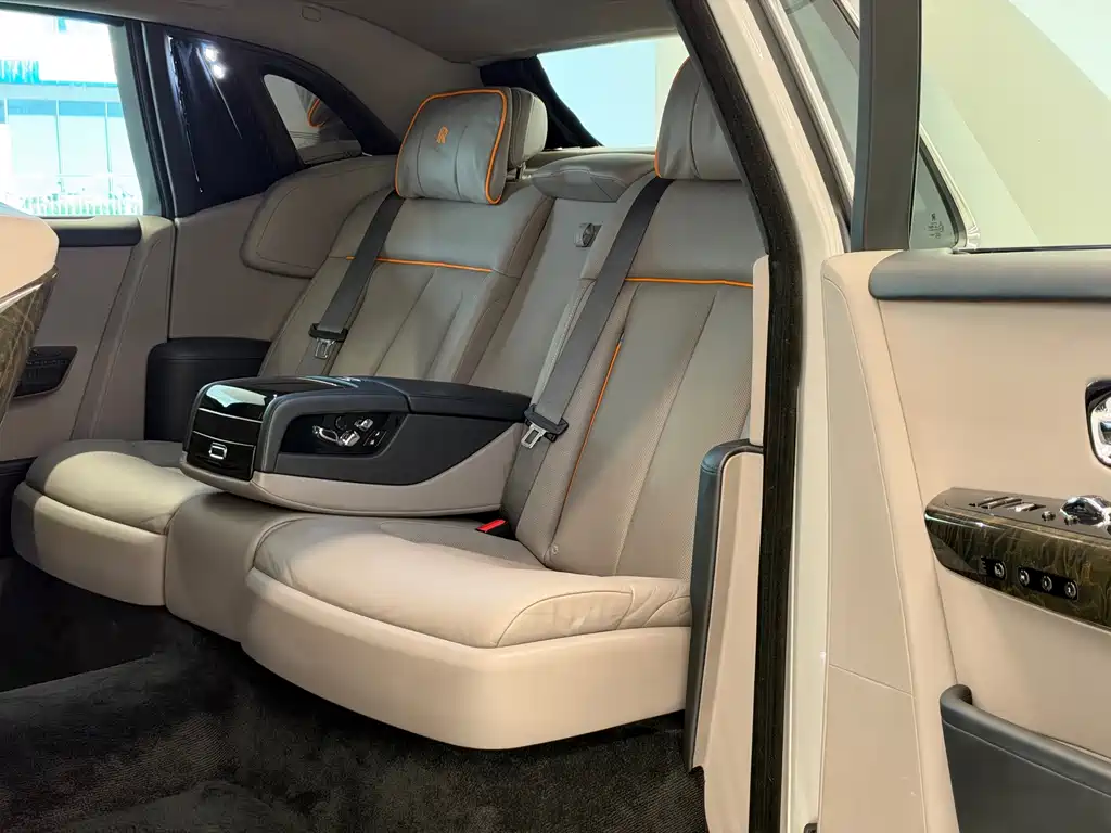Rolls-Royce Phantom — миниатюра 16
