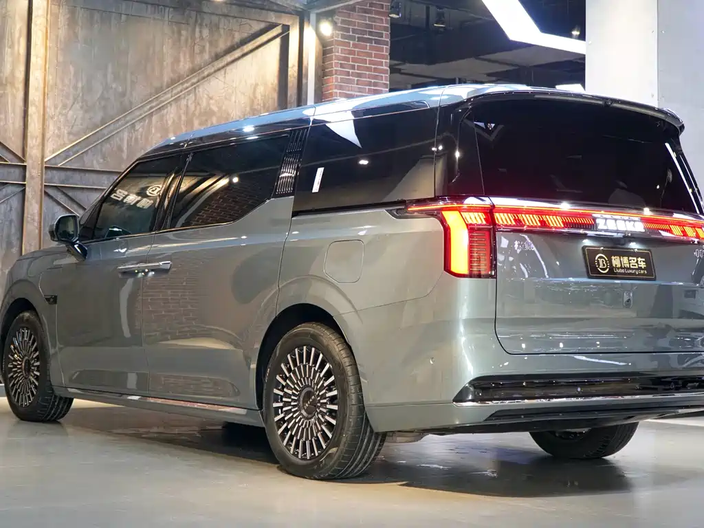 Zeekr 009 2024 мест Executive 108kWh