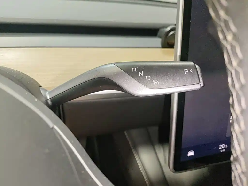 Tesla Model Y — миниатюра 14