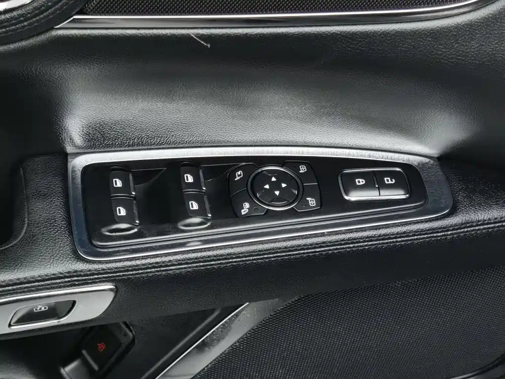 Lincoln Continental — миниатюра 9