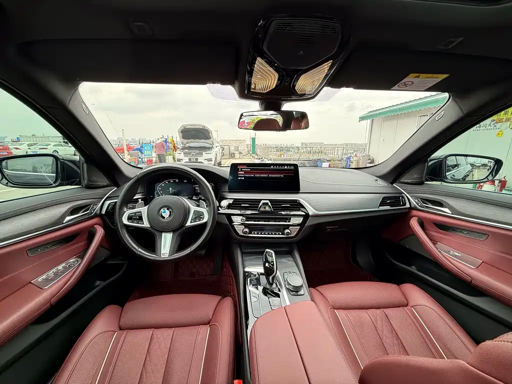 BMW 5 Series — миниатюра 9