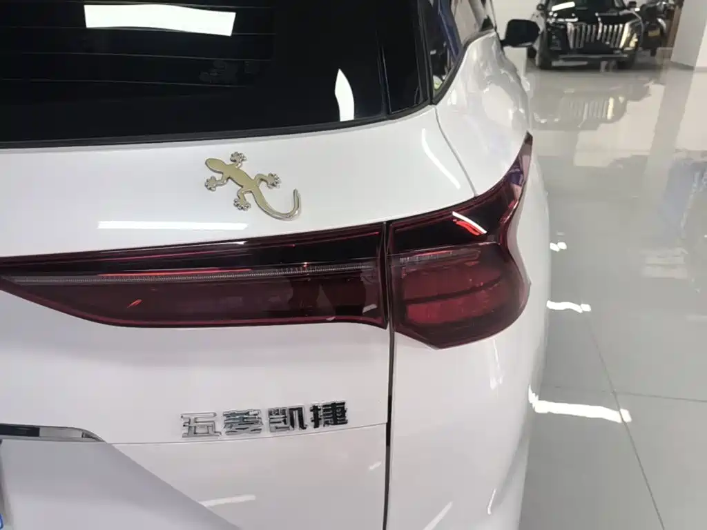Wuling Victory — миниатюра 8
