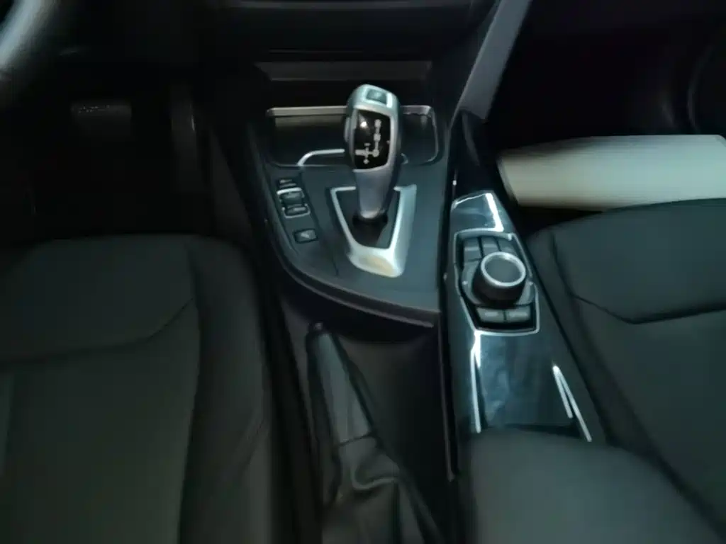 BMW 3 Series — миниатюра 14