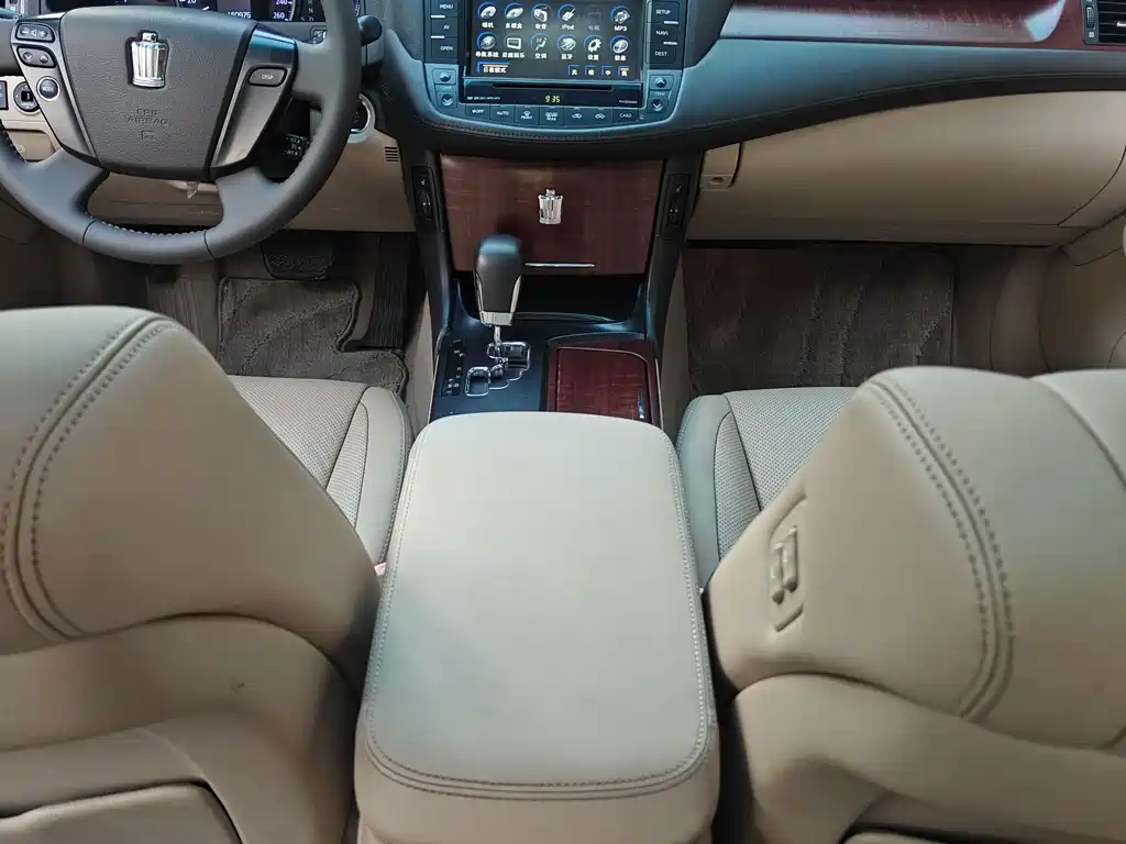 Toyota Crown — миниатюра 22