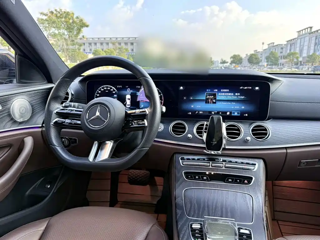 Mercedes-Benz E-Class — миниатюра 17