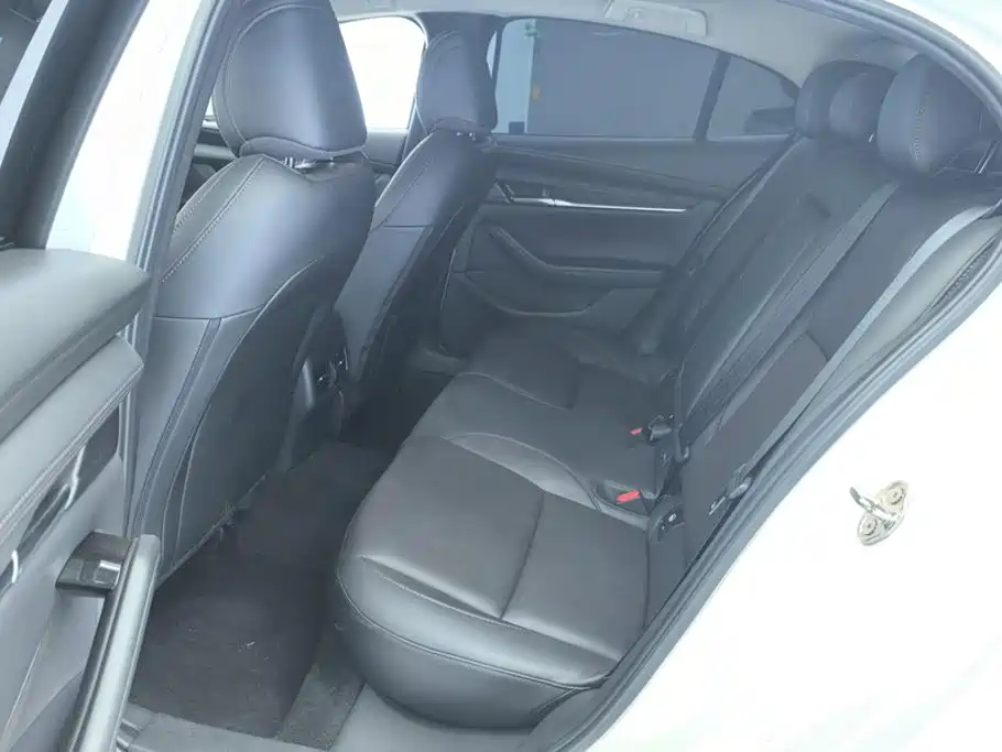 Mazda 3 Axela — миниатюра 11
