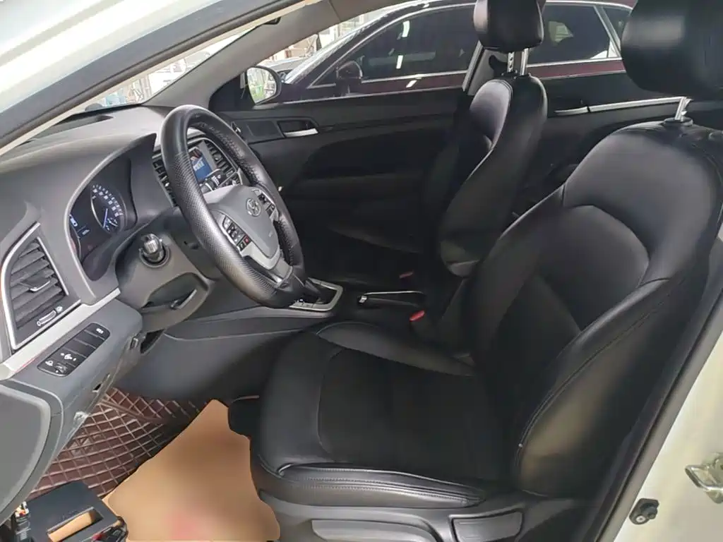 Hyundai Elantra — миниатюра 15