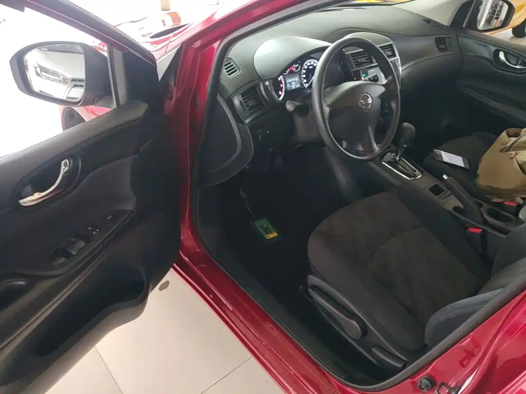 Nissan Tiida — миниатюра 16