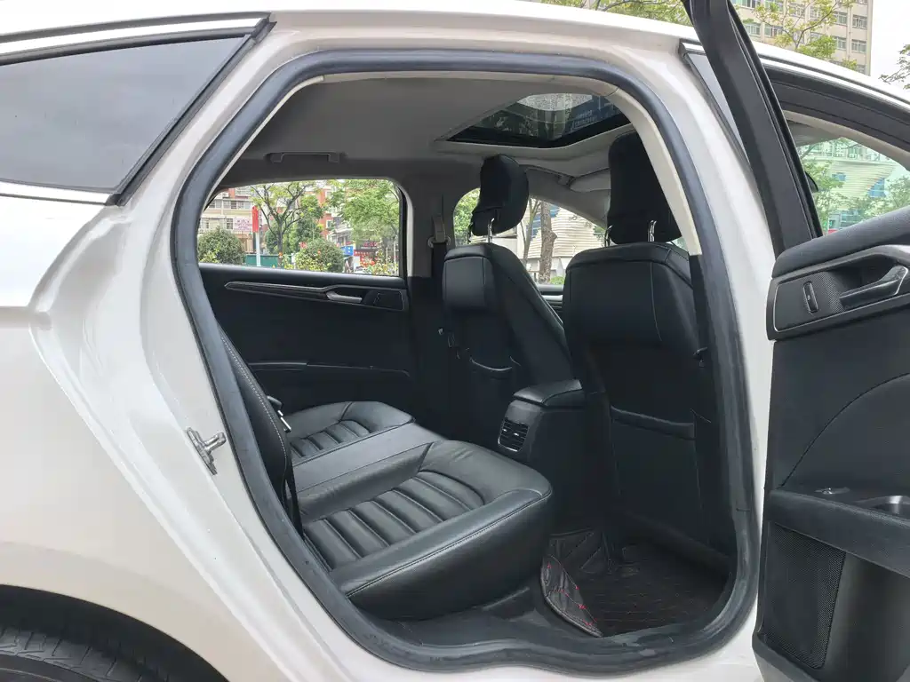 Ford Mondeo — миниатюра 7