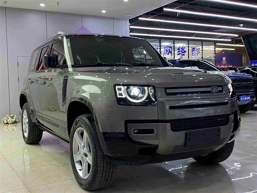 LAND ROVER DEFENDER