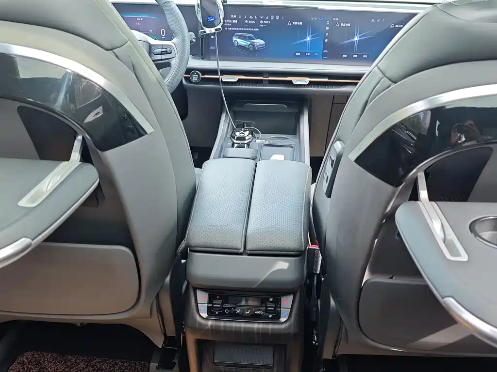 Ford Edge — миниатюра 16