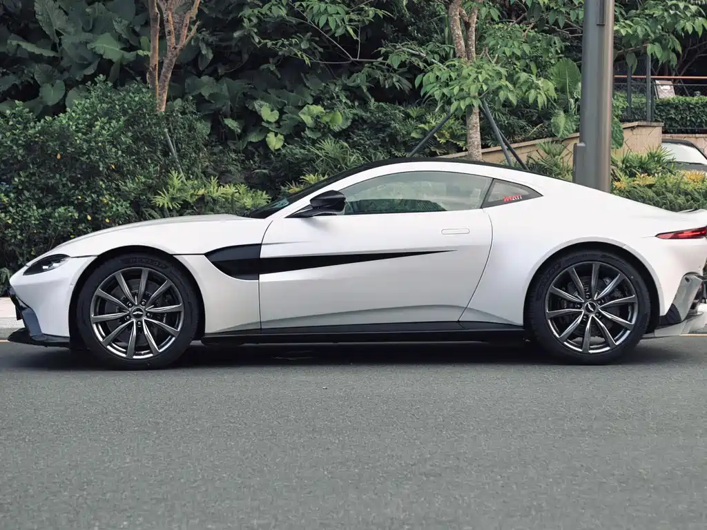 Aston Martin V8 Vantage — миниатюра 2