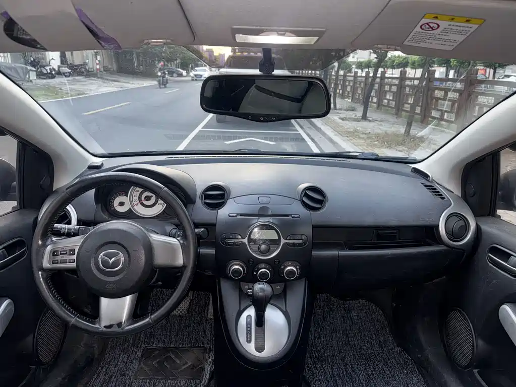 Mazda 2 — миниатюра 8
