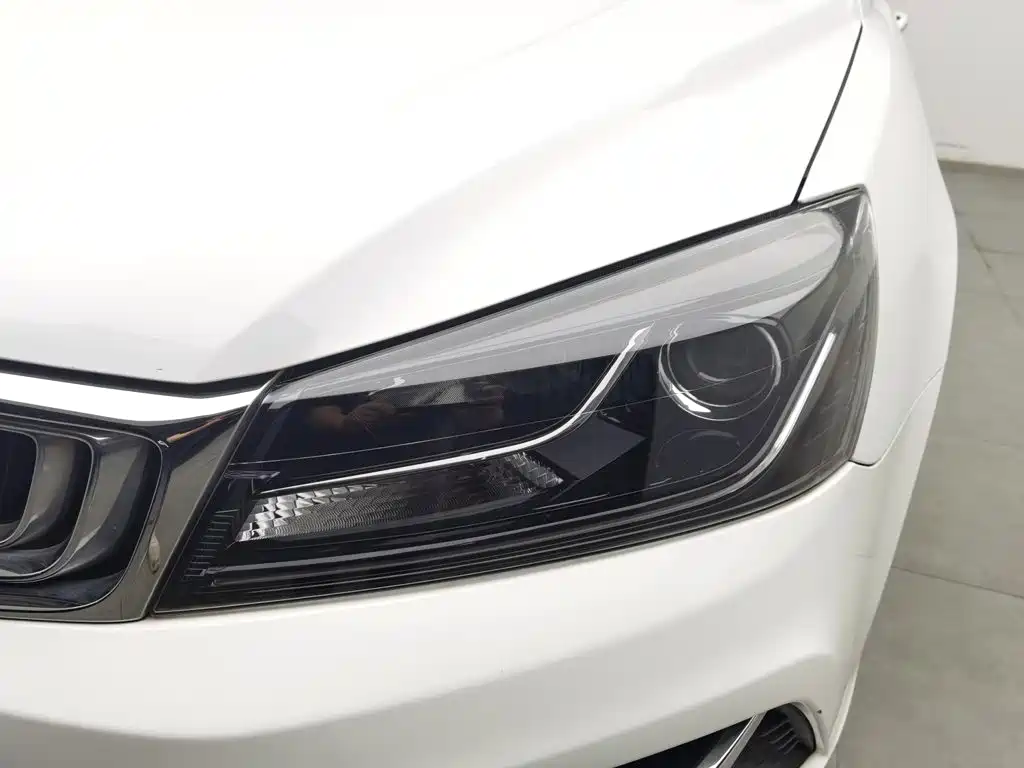Geely Emgrand — миниатюра 7
