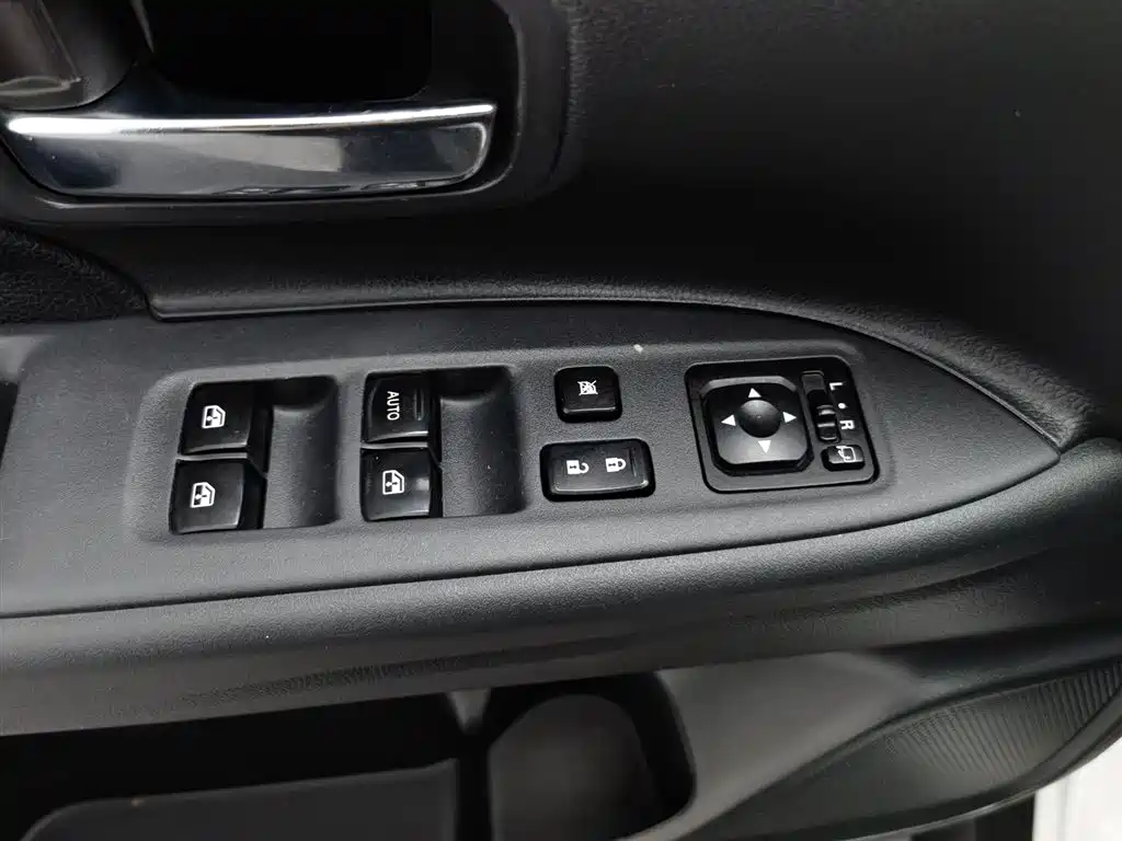 Mitsubishi Outlander 2016 2.4L Elite 5 мест