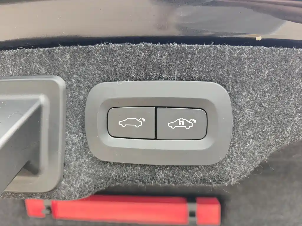 Volvo S90 — миниатюра 17
