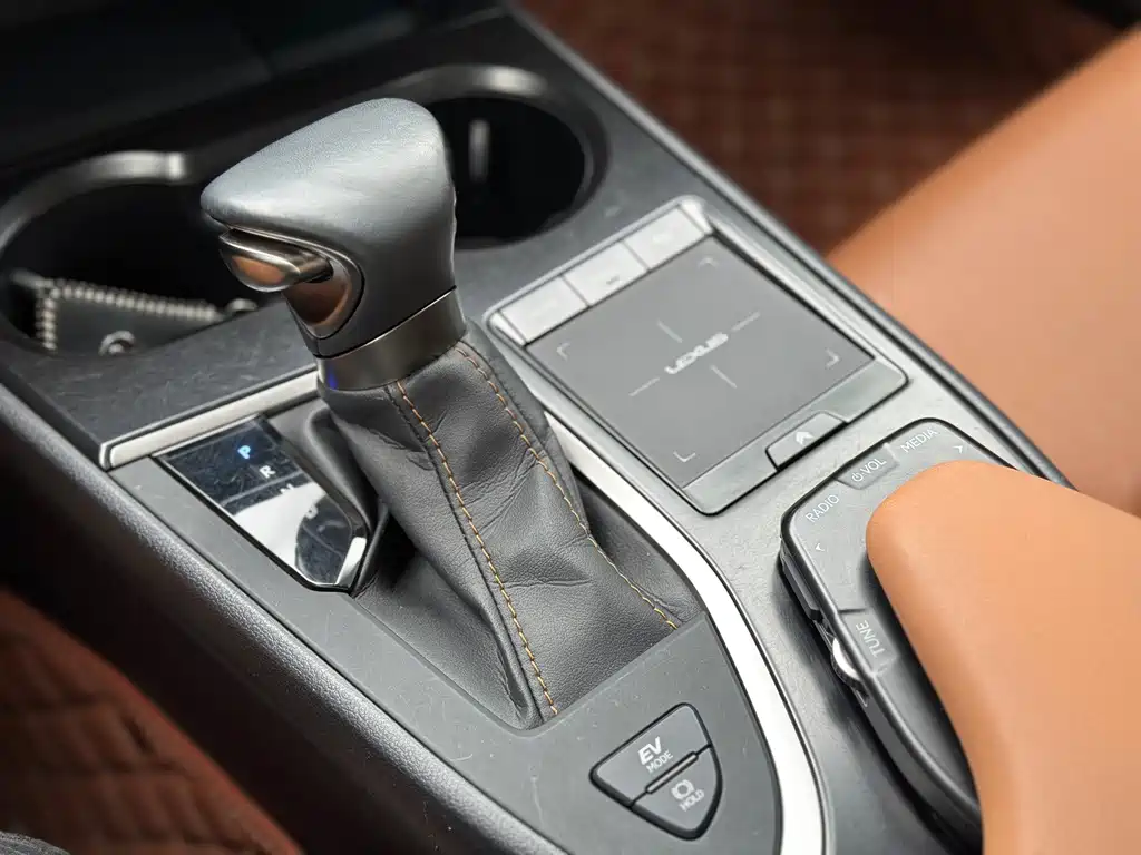 Lexus UX — миниатюра 11