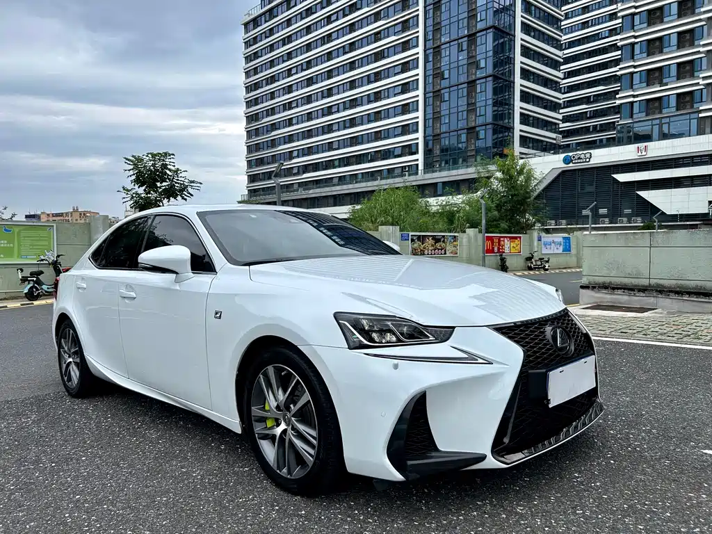 Lexus IS — миниатюра 3