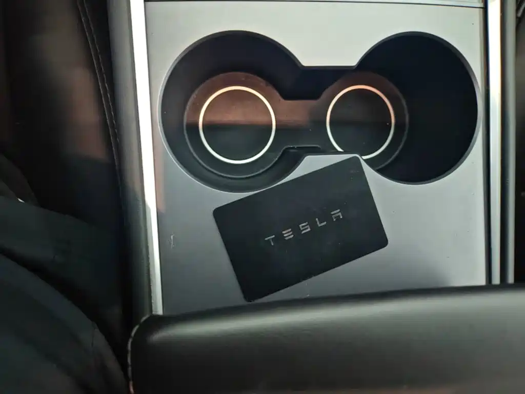 Tesla Model 3 — миниатюра 9